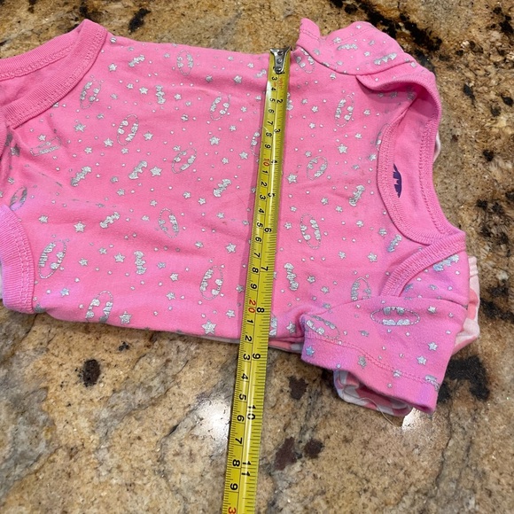 Free! 4-piece 0-3 month old clothing items - Picture 8 of 16